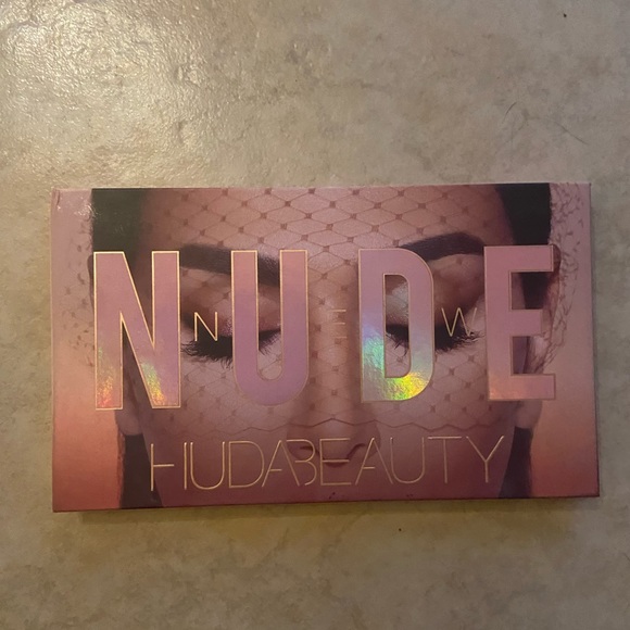 Huda Eyeshadow Palette - Picture 2 of 2